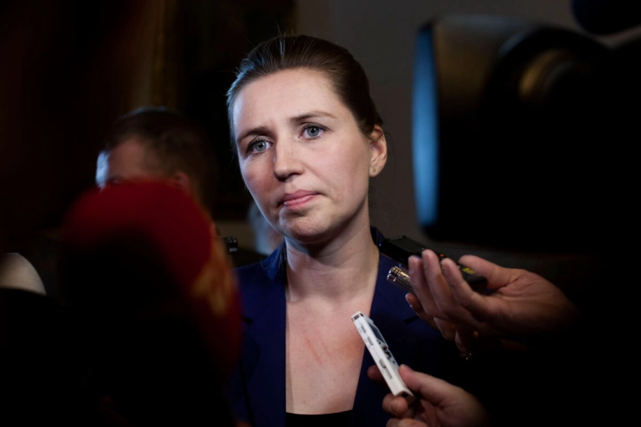 Daværende beskæftigelsesminister Mette Frederiksen til møde med Enhedslisten om arbejdsløshed og dagpenge i Landstingsalen på Christiansborg.