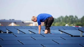 Folketinget skal igen behandle lovforslag om solceller på tage