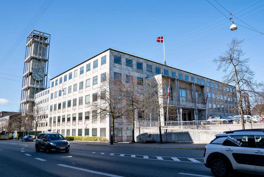 Moderaterne, Liberal Alliance, Danmarksdemokraterne, Enhedslisten, Socialistisk Folkeparti, Alternativet og Dansk Folkeparti foreslår at fjerne magistratsstyret i Aarhus Kommune. Ingen af partierne har poster i ledelsen af magistraten.