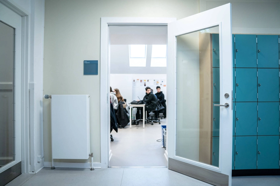 Et forsøg med online sygeundervisning til elever med langtidssygefravær skal inkludere elever og mindske, at skolegang går tabt. (genrefoto).