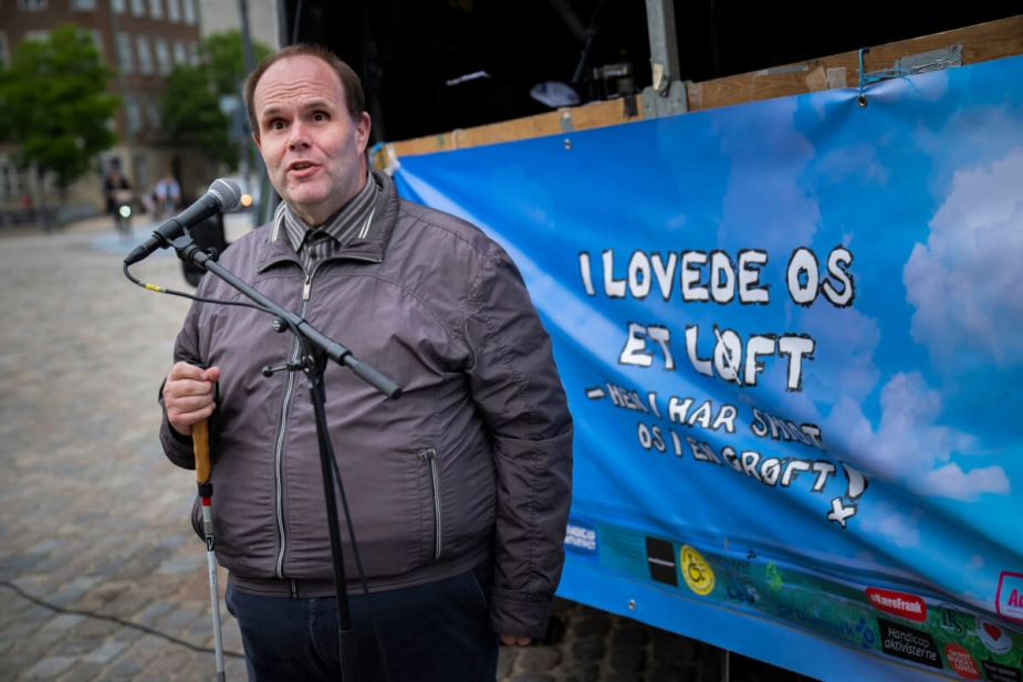 Thorkild Olesen og Danske Handicaporganisationer har længe været blandt fortalerne for et opgør mod Finansministeriets budgetstyring af kommunerne. Her ses han ved en demonstration mod KL's og regeringens økonomiaftale for 2022.