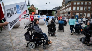 Handicapforhandlinger skaber tvivl om regeringen kan få flertal bag besparelser