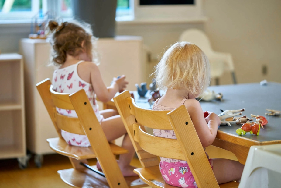 Nye tal viser, at en række kommuner stadig ikke lever op til de lovpligtige minimumsnormeringer for både vuggestuer og børnehaver.