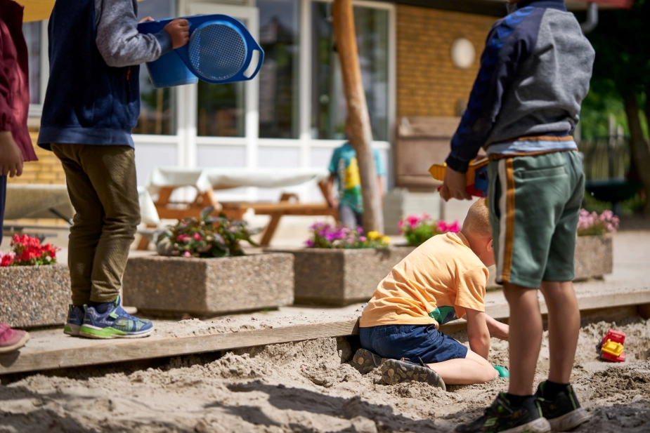 Forslaget om at gøre børnehave og vuggestue gratis for de københavnske familier kan med forslaget om at finde finansieringen i administrative besparelser rykke kommunen helt i top over kommuner med laveste udgifter pr borger til administration.