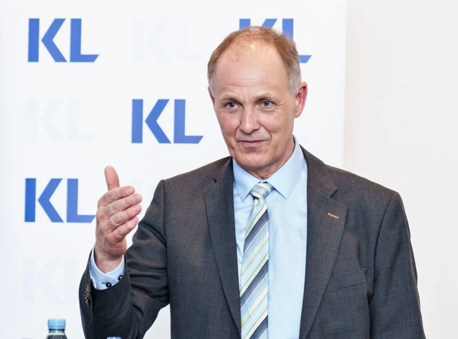 KL-formand Martin Damm varsler, at bestyrelsen i morgen vil fremlægge et forslag til KL's delegeretmøde, som samler en række forskellige forslag om kommunernes krav og strategi i forhold til økonomiforhandlingerne.