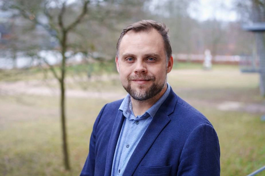 Halsnæs-borgmester og næstformand i KL's Løn- og Personaleudvalg Steffen Jensen (S) har selv været ramt af alvorlig stress. Fredag delte han sine personlige erfaringer på et rundbordsmøde om stress hos økonomi- og indenrigsminister Pia Olsen Dyhr (SF).