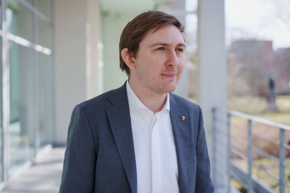 Solrød-borgmester Emil Blücher (LA) forklarer de stigende udgifter til administration med, at han har overtaget en "oprydningsopgave".