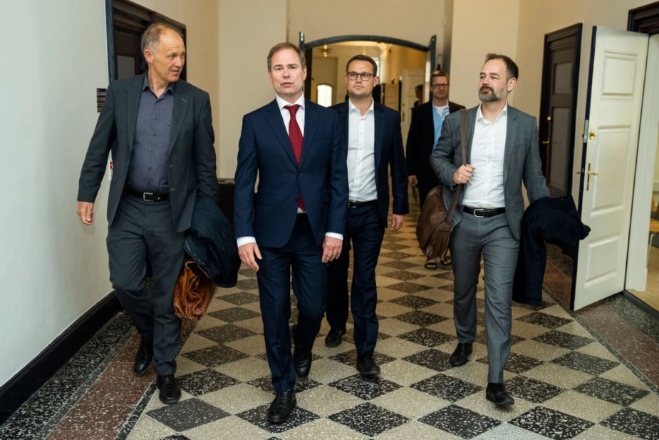 KL-formand Martin Damm, finansminister Nicolai Wammen og KL-næstformand Jacob Bundsgaard i forbindelse med økonomiforhandlingerne for 2023.