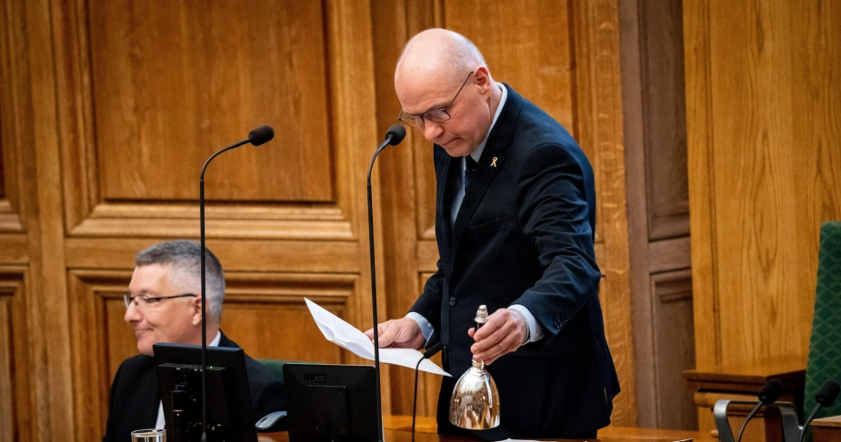 Den nye struktur med færre politiske udvalg i Folketinget sker, efter folketingsmedlemmer har fortalt om et for højt arbejdspres og sammenfaldende udvalgsmøder.