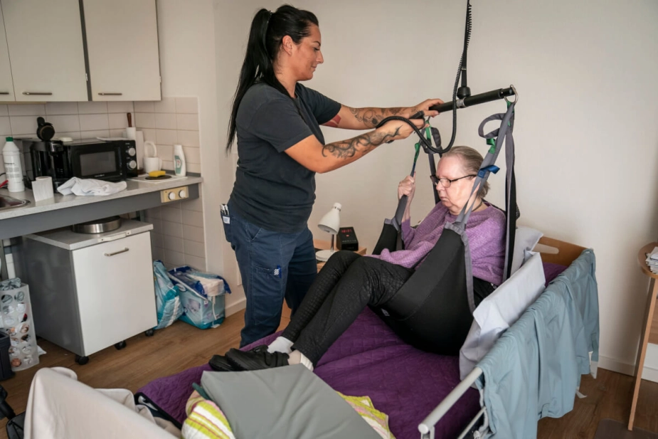 Ældre borgere, der både har behov for sundhedsbehandling og omsorg, vil efter en sundhedsreform stadigvæk risikere at blive tabt i systemet. Det siger sundhedsekspert til NB-Ældre.