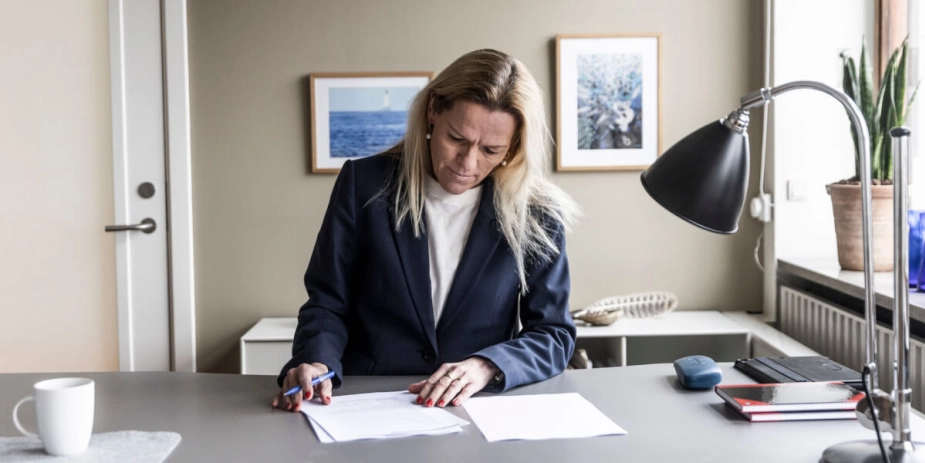 Ældreminister Mette Kierkgaard (M) fremlægger sammen med den øvrige regering løbende dele af ældreloven, inden den præsenteres samlet 30. januar. NB-Ældre giver i denne artikel et overblik over de foreløbige tiltag.