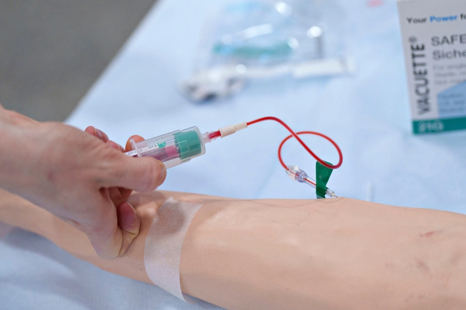 Indenrigs- og Sundhedsministeriet vurderer nu, at det kun vil koste 400 millioner kroner at overtage opgaven med patientrettet forebyggelse fra kommunerne – mod tidligere 1 milliard. Men ifølge ekspert, så er der snarere grund til at forvente, at opgaven bliver dyrere.