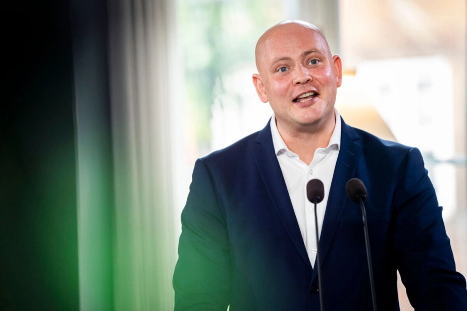 Ved et besøg i institutionen fredag overbragte Jakob Engel-Schmidt (M) nyheden om, at Børnehuset ved Kongens Have kan blive i de lokaler, som Københavns Kommune lejer af staten.
