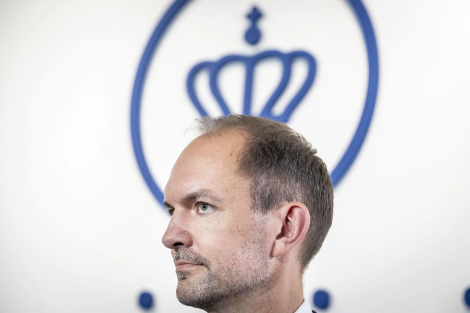 Skatteminister Jeppe Bruus kunne ikke på pressemødet umiddelbart svare på ændringen af det skrå skatteloft, men Skatteministeriet har efterfølgende fremlagt bilagene bag reformen, og heraf fremgår det det skrå skatteloft i fremtiden kobles til den nye mellemskat.