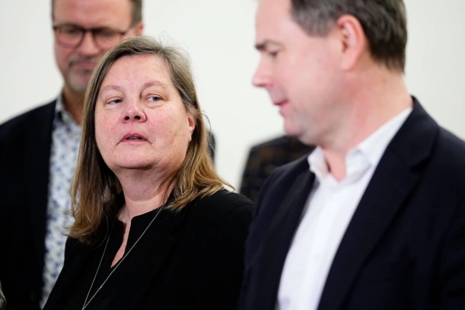 Formand for Akademikerne, Lisbeth Lintz (tv), ved siden af finansminister Nicolai Wammen (th), i anledning af OK24.