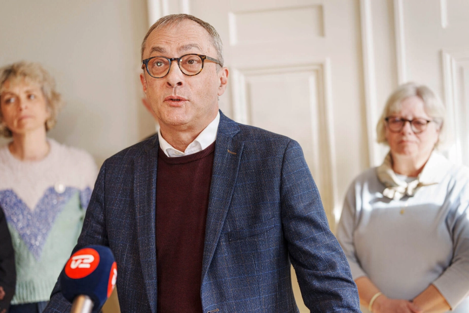 Kommunerne vurderer at skulle tilbagebetale 2,5 milliarder, mens regionerne forventer en regning på 860 millioner kroner, skriver DR.