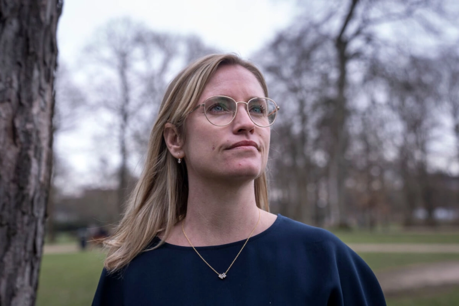 Økonomiminister Stephanie Lose (V) mener ikke, at det er stort problem, at der nu er tre love fremover for ældre, der også har en sygdom og et handicap. De ældre forholder sig alligevel ikke til paragrafferne, mener hun.