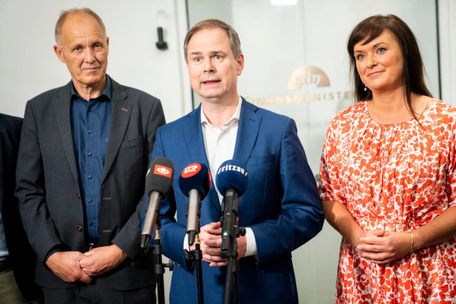 Det var en glad indenrigsminister Sophie Løhde (V), der for nyligt kunne dele penge ud til kommunerne til næste års budgetter. Men i fire kommuner vil bloktilskuddet blive reduceret med millioner pga. en 15 år gammel sag, der endnu ikke er endeligt afgjort.