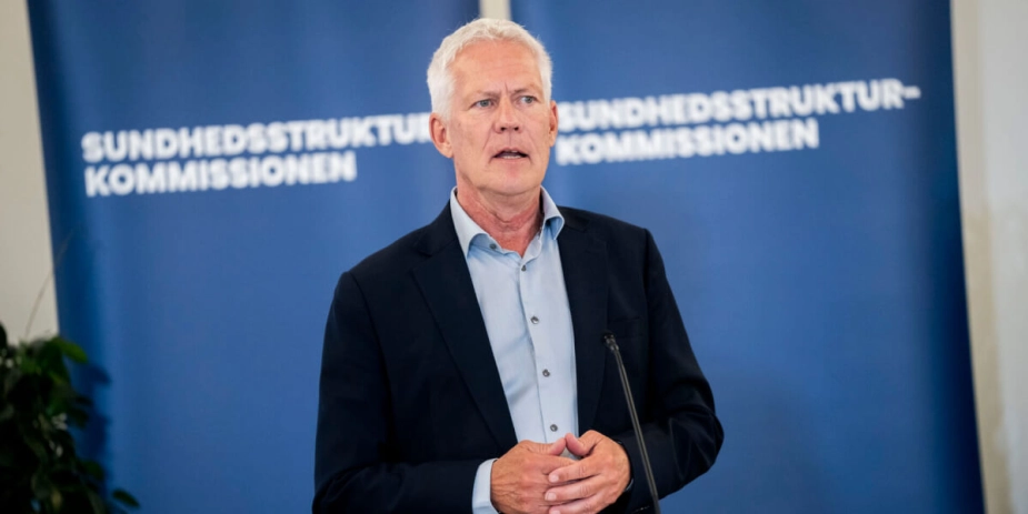Regeringen skal nu i gang med at læse høringssvar fra 212 aktører, som er kommet med deres input til Sundhedsstrukturkommissionens rapport, som blev præsenteret før sommer i Holbæk med formand Jesper Fisker i spidsen.