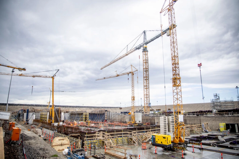 Kommunernes anlægsramme står i øjeblikket til at blive overskredet med omkring 800 mio. kr. i budget 2025, men de fleste regner med, at det nok skal blive nedbragt.