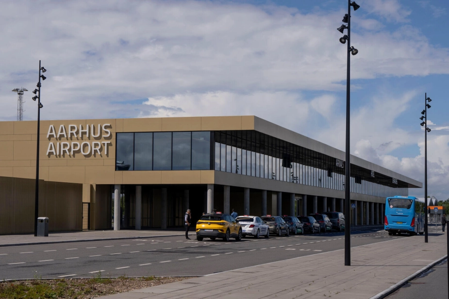 Man arbejder stadig på at finde andre løsninger, der kan sikre livsvigtig likviditet i Aarhus Airport, siger bestyrelsesformand Lars Dige Knudsen.