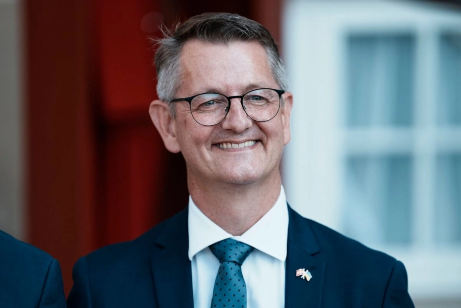 En glad Torsten Shack Pedersen præsenteres som minister.