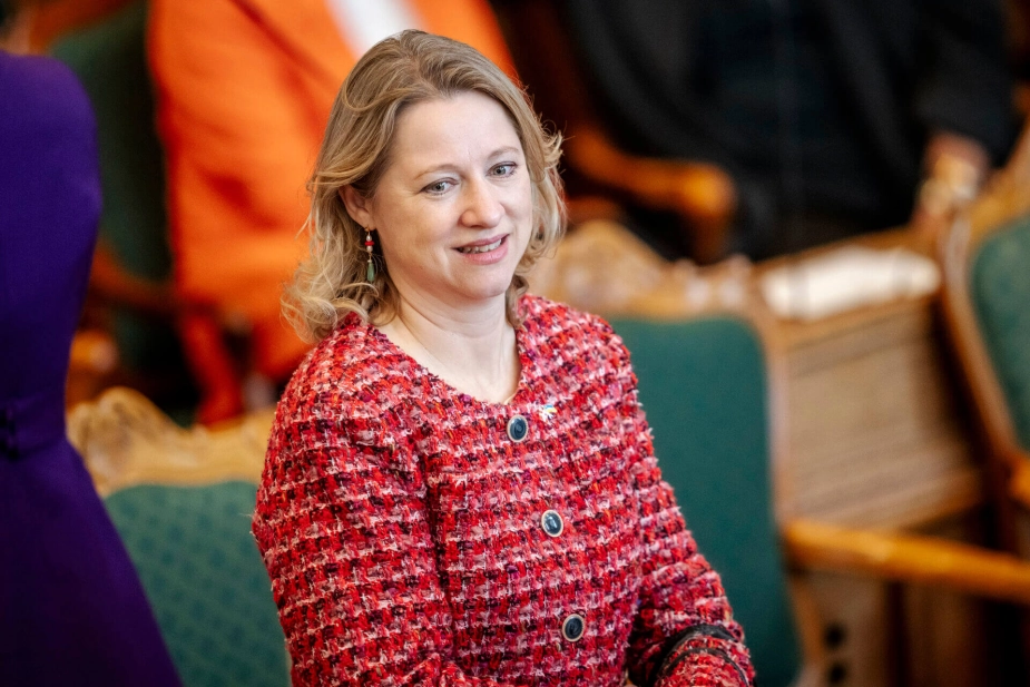 Social- og boligminister Sophie Hæstorp Andersen afviser en samlet oppositions ønske om at udvide en uvildig undersøgelse af adoptionsområdet.