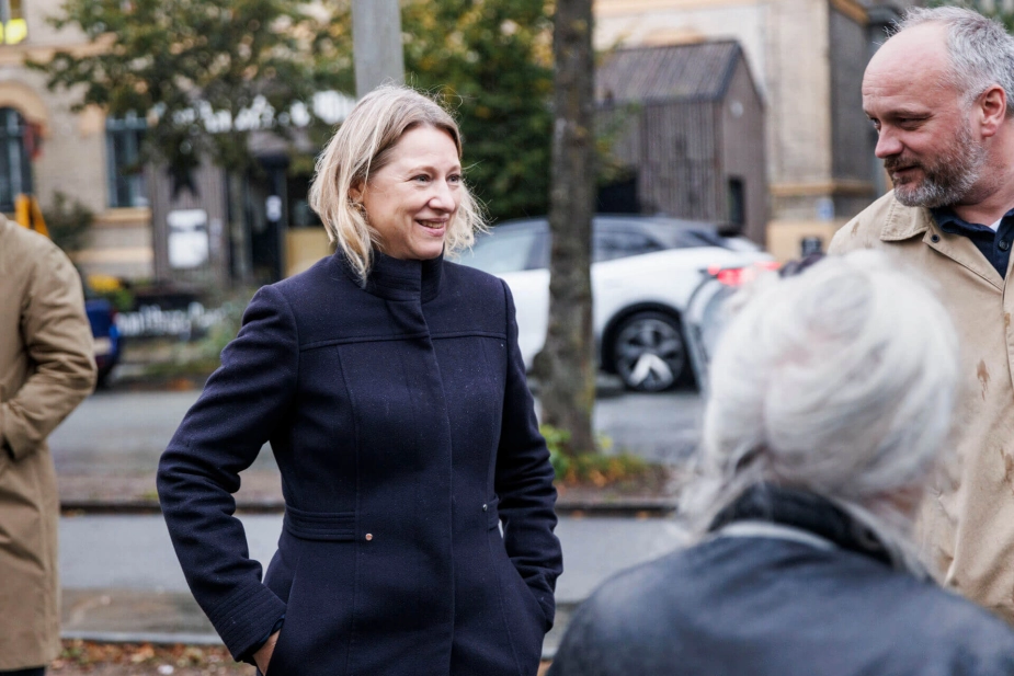 "Arbejdet med en værdighedsreform er i gang, og jeg ser frem til, at regeringen kan præsentere et udspil," siger socialminister Sophie Hæstorp Andersen.