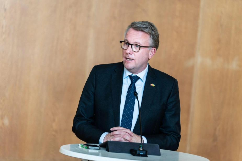 Erhvervsminister Morten Bødskov (S) vil redde bymidter fra butiksdød.