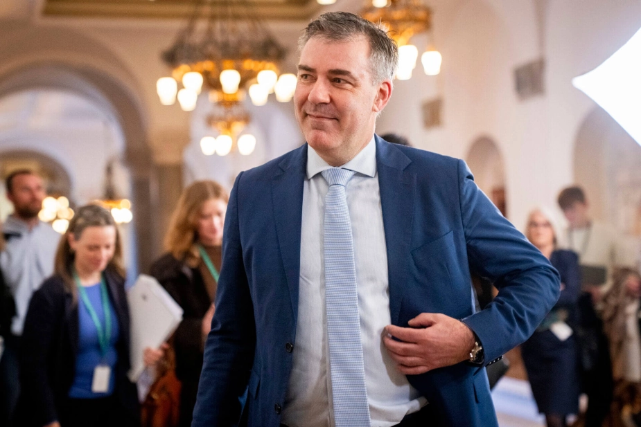 Klima-, energi- og forsyningsminister Lars Aagaard (M) på vej til onsdagens samråd om den manglende orientering af Folketinget om forsinkelserne på Energinets udbygning af elnettet.