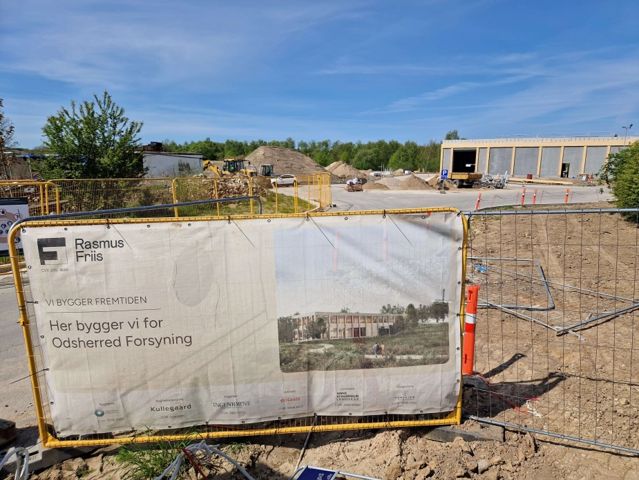 Skandalen i Odsherred Varme har på grund af en omstridt selvskyldnerkaution betydet, at moderselskabet Odsherred Forsyning A/S i august blev begæret konkurs. Sideløbende med selskabets krise bygges et nyt domicil til selskabet i Vig.