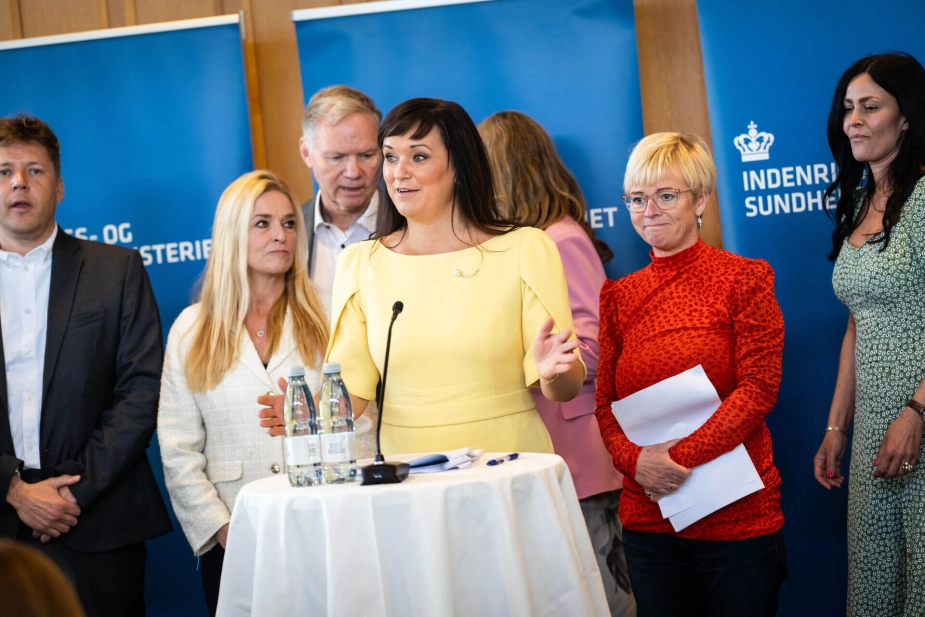 Et næsten samlet folketing har mandag indgået aftale om en 10-årsplan for psykiatrien, så der tilføres flere penge, indføres rettigheder til de unge og ventetider nedbringes.