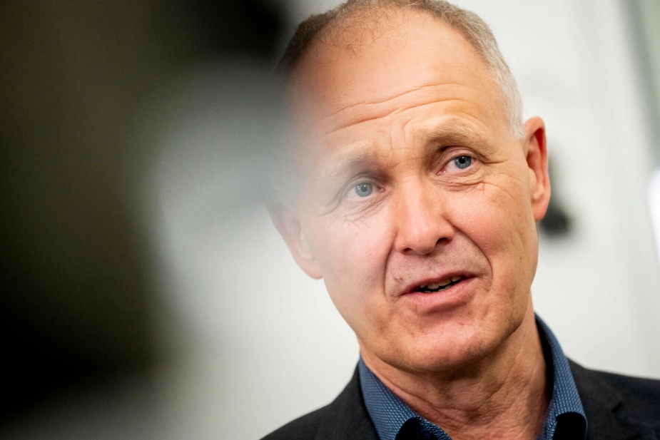 "Vi har haft nogle gode og grundige drøftelser i borgmesterkredsen om et emne, som traditionelt har haft potentiale til at splitte os, og kommissoriet viser nu, at det vitterligt har stor værdi, når vi står sammen alle 98 kommuner og spiller konstruktivt ind,” siger KL-formand Martin Damm.