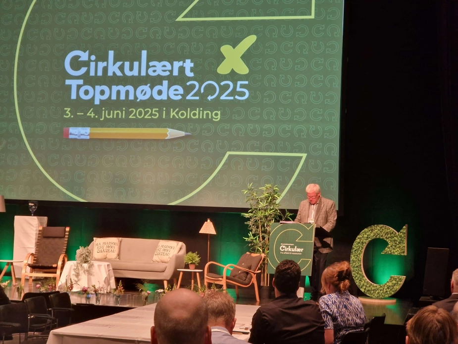 Formand i Brancheforeningen Cirkulær Arne Boelt på talerstolen i Kolding tirsdag.