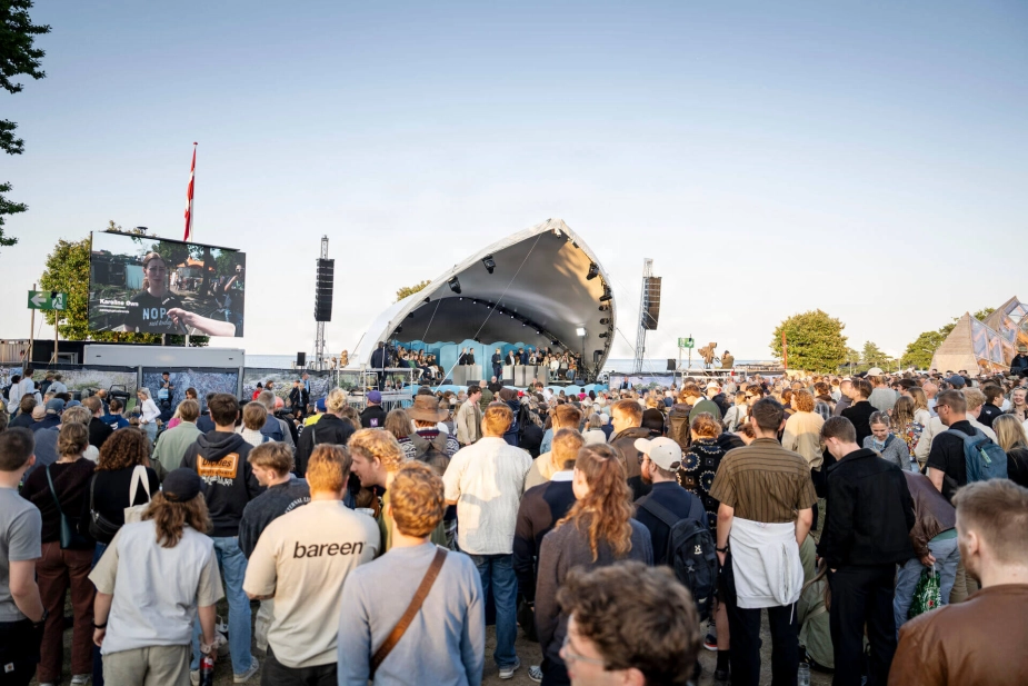 Hovedscenen på Folkemødet kommer til at stå sin prøve, hvis over 9.000 kandidater fra kommunalvalget løber med Folkemødets Dialogpris 2026.