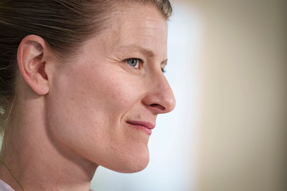 Beskæftigelsesminister Ane Halsboe-Jørgensen (S) har fremhævet frisættelse af kommunerne som et centralt mål i beskæftigelsesreformen – men flere kommunale kilder advarer om, at styringen blot kan skifte form.