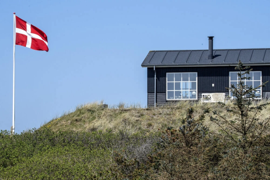 Når man rejser i sommerhus, har man ret til at få sin hjemmehjælp med. Det oplever flere store sommerhuskommuner kan give ekstra pres på om sommeren, skriver DR. (Arkivfoto).