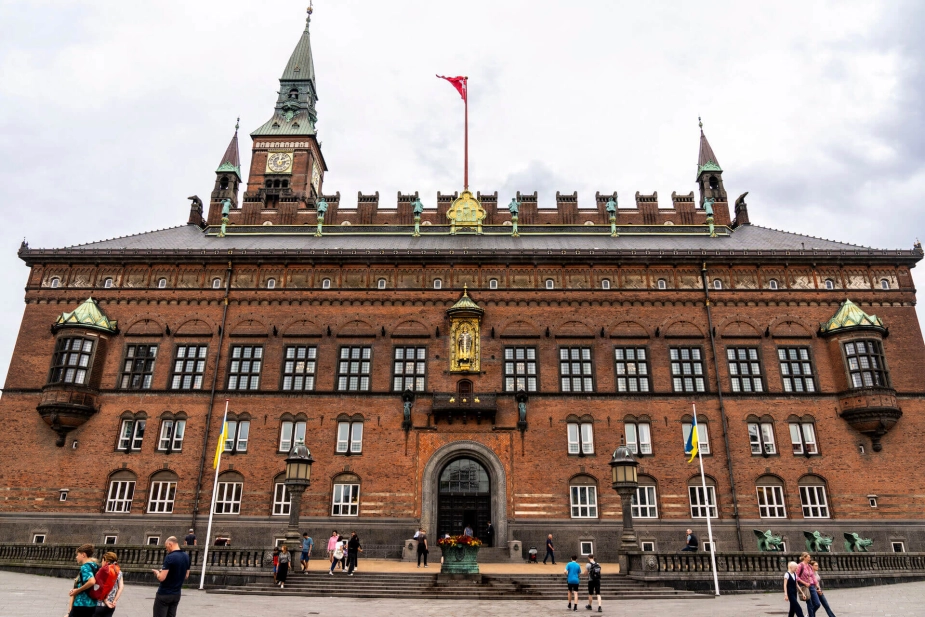 Organisationerne frygter færre medarbejdere i den borgernære velfærd, længere ventetider, dyrere løsninger og et øget arbejdspres.
