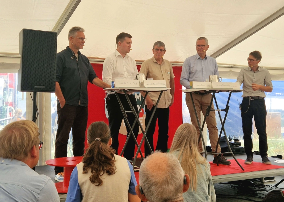 Moderaternes Henrik Frandsen (nummer to fra højre) er med på idéen om at lukke gasnettet i geografisk afgrænsede områder på forskellige tidspunkter. Torsten Gejl (AL), Frederik Bloch Münster (K) og Søren Egge (EL) presser på for at få regeringen til forhandlingsbordet tidligere end 2026.
