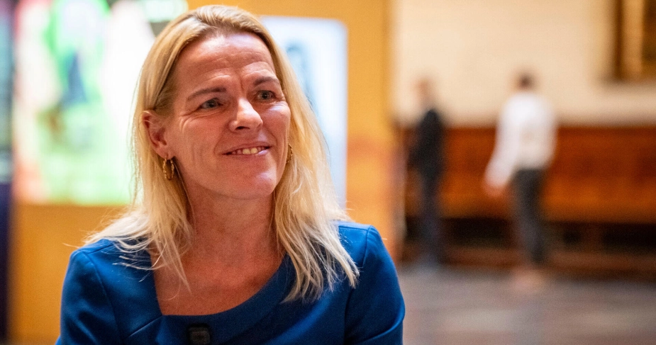 Generelle nationale standarder for danskkundskaber blandt medarbejdere i ældreplejen ville tage tid fra kerneopgaven, lyder argumentet fra ældreminister Mette Kierkgaard for ikke at indføre det.