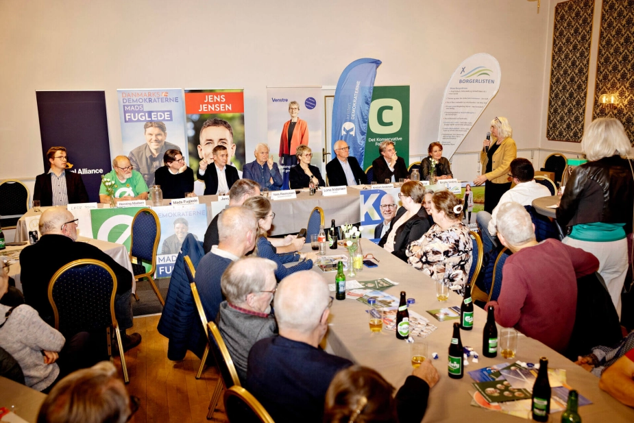 Kvinder og mænd er ikke enige om, hvilke emner, der er afgørende for, hvor de skal sætte deres kryds. Her en valgdebat i Ringkøbing-Skjern Kommune.