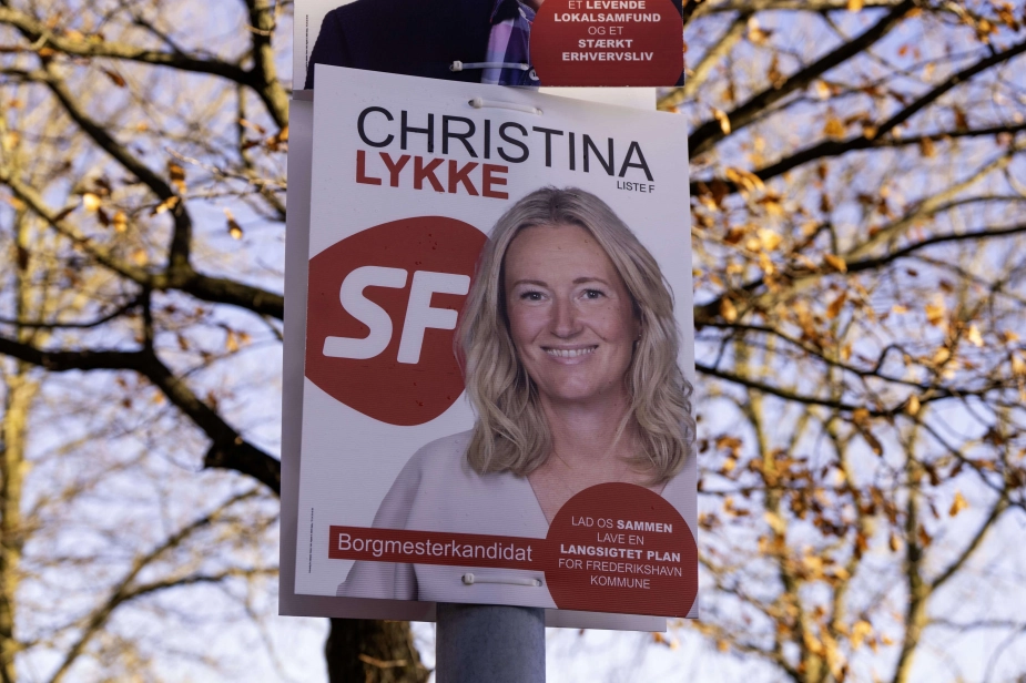Christina Lykke Eriksen stiller op som SF's bud på en borgmester i Frederikshavn ved tirsdagens kommunalvalg. Hun er også formand for Børne- og Ungdomsudvalget, og hun finder det uacceptabelt, at politikerne er blevet orienteret om en overskridelse af økonomien på familieområdet på op mod 30 millioner kroner halvanden måned efter vedtagelse af næste års budget.