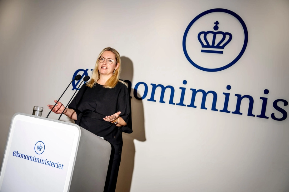 Dansk økonomi er fortsat stærk, konkluderede økonomiminister Stephanie Lose på torsdags pressemøde om Økonomisk Redegørelse. Det betyder også, at det offentlige forbrug kan stige uden negative effekter, mener Arbejdsmarkedets Erhvervsråd.