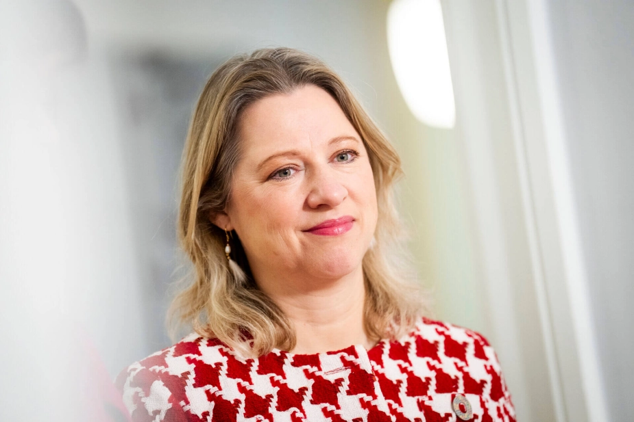 For hvert speciale vil Social- og Boligstyrelsen i samarbejde med en specialistgruppe få til opgave at udarbejde en specialebeskrivelse og vejledende materialer til kommunerne og leverandørerne af indsatserne.