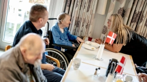 Christiansborgpolitikerne må opgive ønsket om at følge udviklingen i ældreplejen