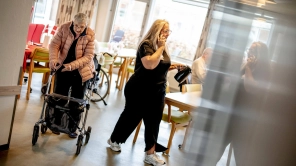 Efter tre måneders ventetid: Ministeriet reagerer på kritik af skjulte fejl i plejehjemsun...