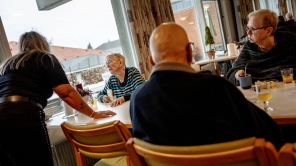 Efter seks måneders ventetid: Nu inviteres kommunerne til møde om plejehjemsundersøgelsen