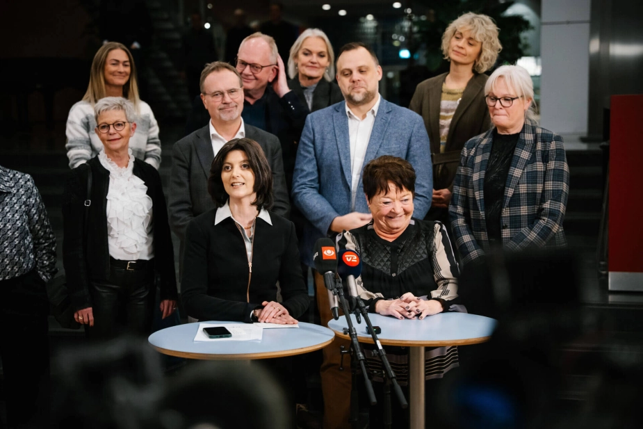 Overenskomstforliget blev præsenteret i aftes i KL-huset. Forrest ses KL's chefforhandler og Lyngby-Taarbæks borgmester Sofia Osmani og Forhandlingsfællesskabets chefforhandler, der også er formand for FOA, Mona Striib.