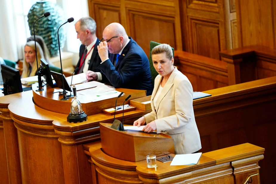 Statsministeren på Folketingets talerstol den 26-02-2026.