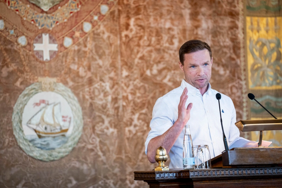 "Fleksible arbejdsuger giver vores medarbejdere større indflydelse på, hvornår de arbejder og hvornår de holder fri, så det bliver nemmere at balancere hensyn til familie og hverdagsliv," siger beskæftigelses-, integrations- og erhvervsborgmester i København, Andreas Keil (S).